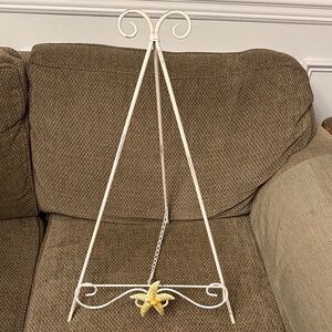 Cream Metal Easel with Starfish Design